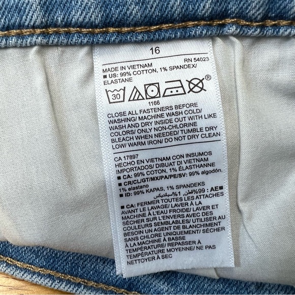 •new• OLD NAVY Mid-Rise Boyfriend Distressed Jean Shorts - Picture 6 of 8